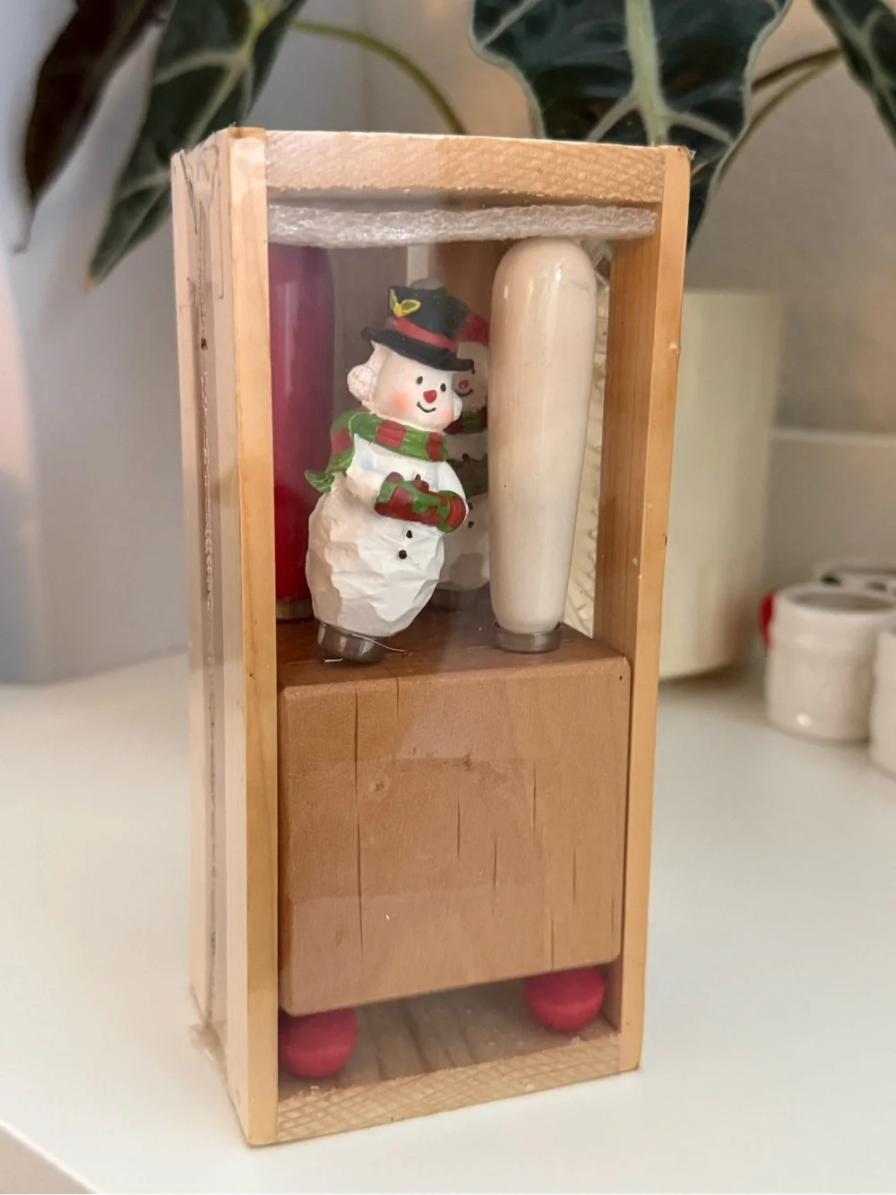Out of the Woods of Oregon Christmas Theme Spreaders - White & Red